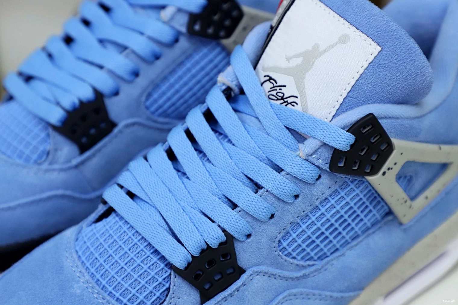 JORDAN 4 UNIVERSITY BLUE AIR 0928